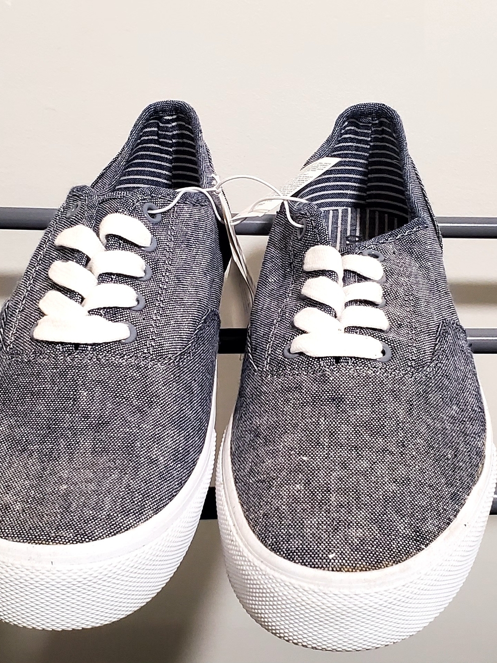 Old Navy Casual Men's  Lace Up Sneakers.  Chambray BLUE